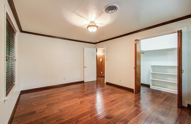 Building Photo - 1722 Front St