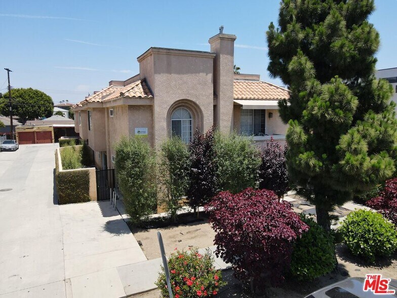 Building Photo - 3822 Bentley Ave