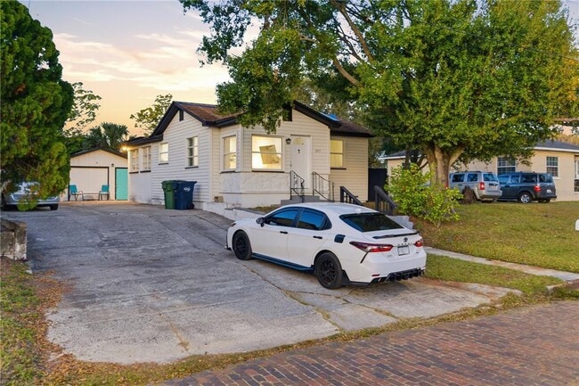 Building Photo - 2717 W Cherry St