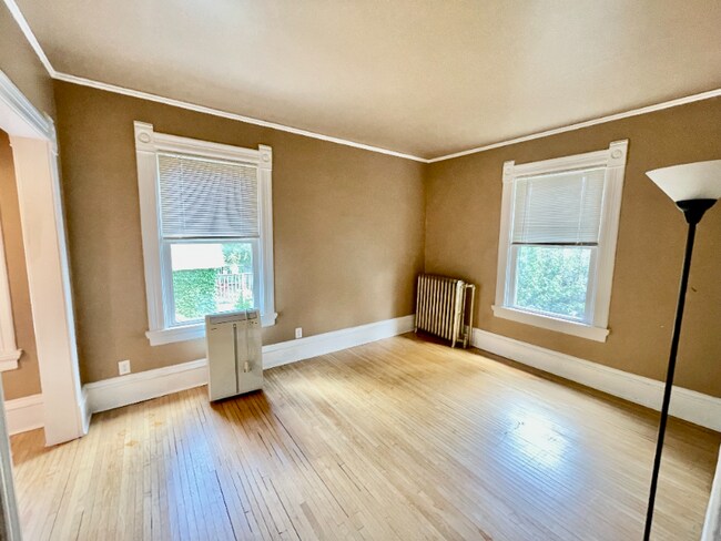 Building Photo - 2117 3rd Ave S