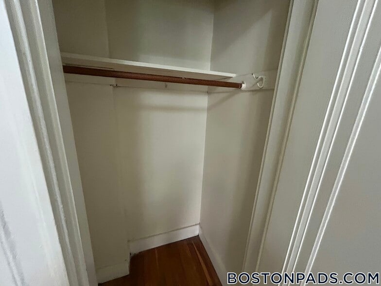 Building Photo - 53 Fellsway W