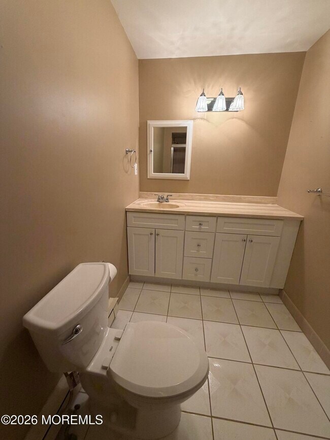 Building Photo - 218 Medford Ct