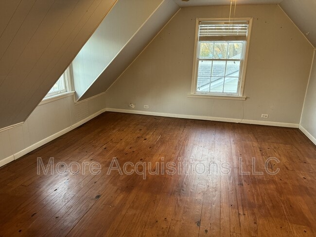Building Photo - 901 W Brockett St
