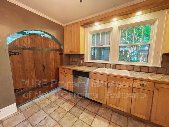 Building Photo - 109 Forest Hill Dr