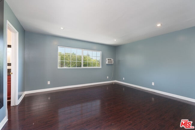 Building Photo - 3026 Inglewood Blvd