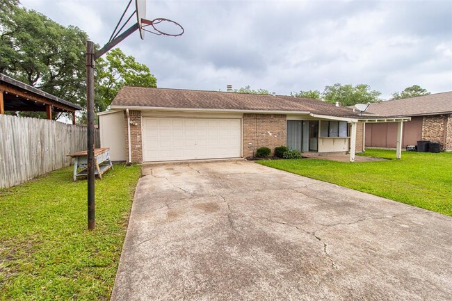 Building Photo - 14226 Morinscott Dr