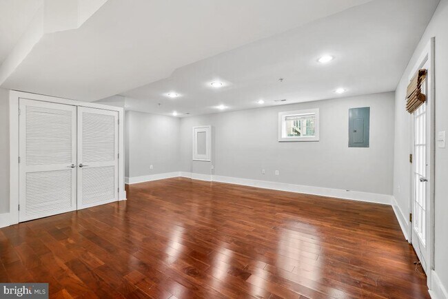 Building Photo - 837 Shepherd St NW