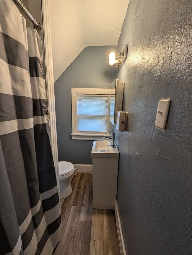 Building Photo - Spacious 3-Bedroom, 1.5-Bathroom Home with Garage – $1,650/Month - Accepting Section 8