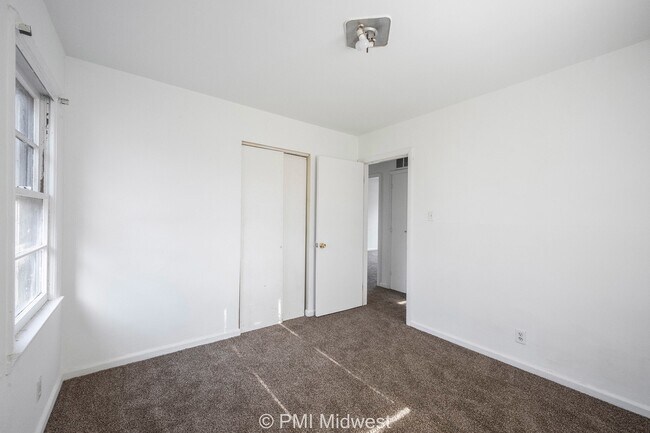 Building Photo - 4426 Kingsley Dr