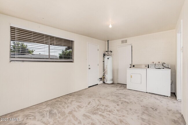 Building Photo - 2409 W Cortez St