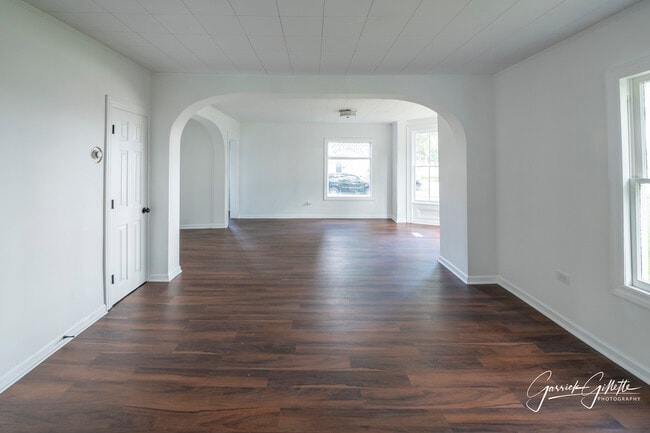 Building Photo - 213 N Main St