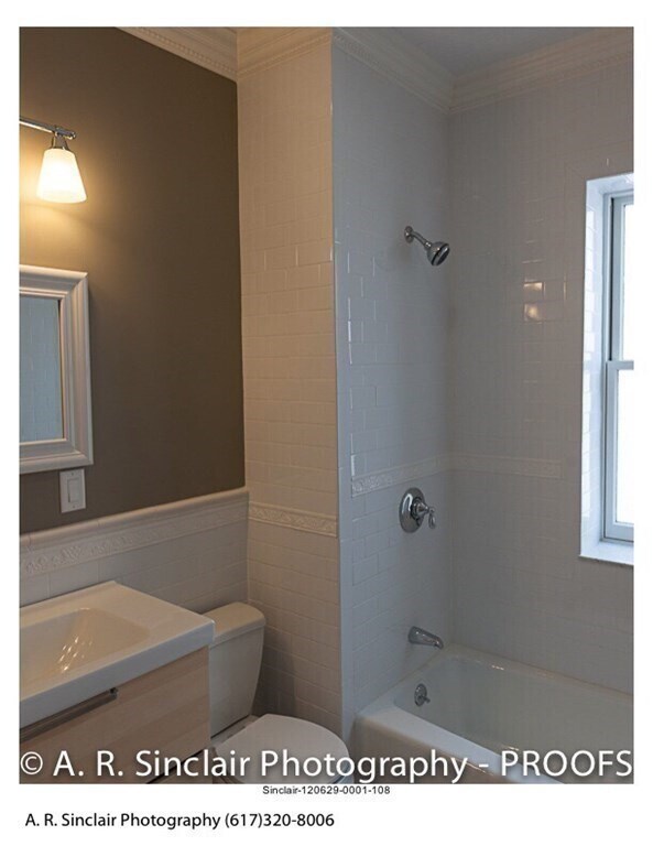 Building Photo - 6 Centre St