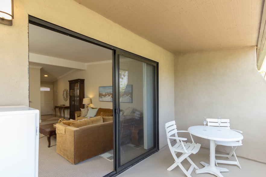 Second balcony over courtyard - 8840 Villa La Jolla Dr