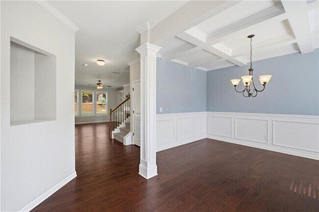 Building Photo - 4910 Belcrest Way