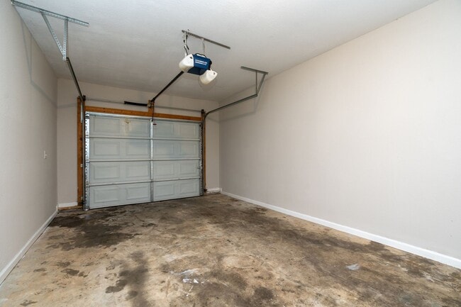 Building Photo - 137 Maureen Dr