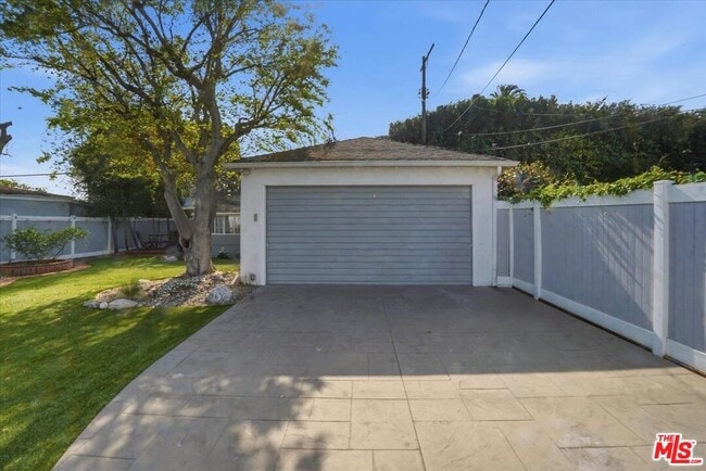 Building Photo - 2317 Veteran Ave