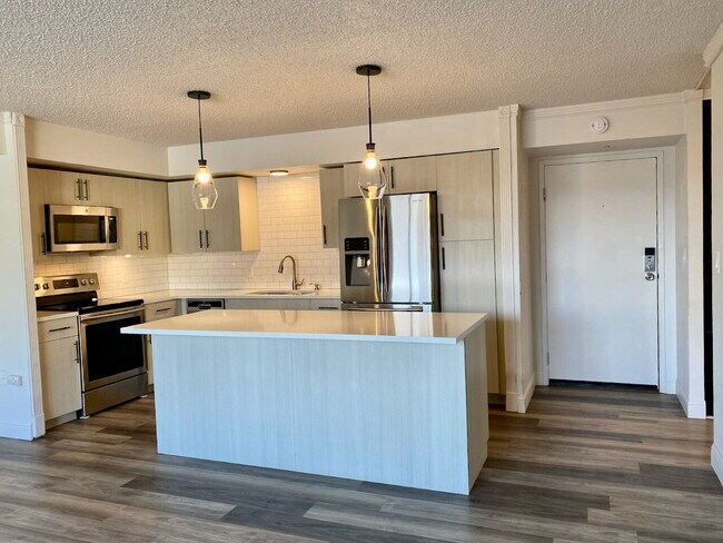 Building Photo - AVAILABLE NOW! Recently remodeled condo on Cherry Creek Trail + Move in Special!