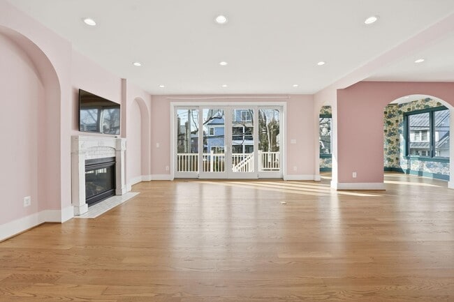 Building Photo - 1618 N Danville St