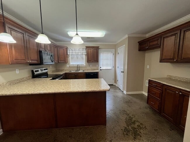 Building Photo - Renovated 4 Bedroom 2.5 Bath Home for Rent!