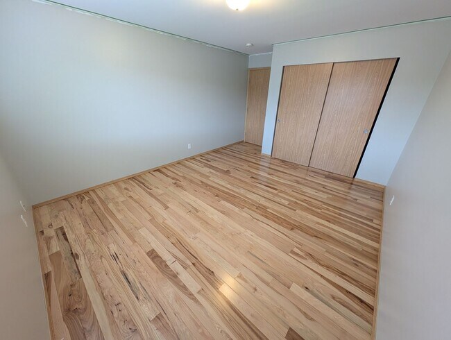 Building Photo - A Gardeners Oasis! 3 Bedroom Townhome for ...