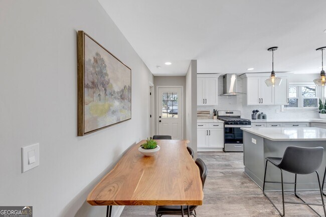 Building Photo - 155 Parkview Dr SE