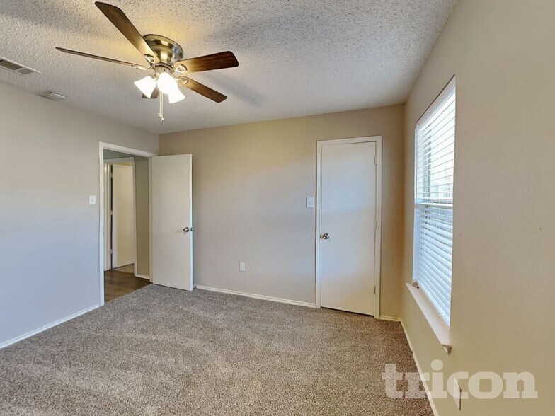 Building Photo - 1210 Hidden Creek Dr