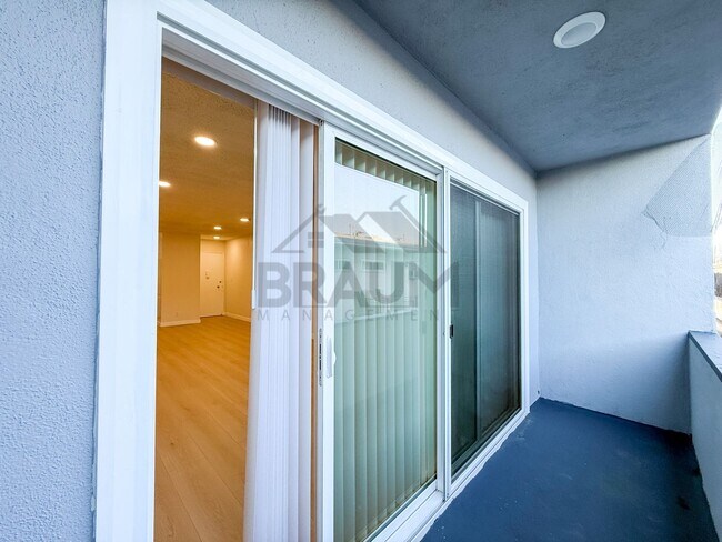 Building Photo - 6041 Whitsett Ave