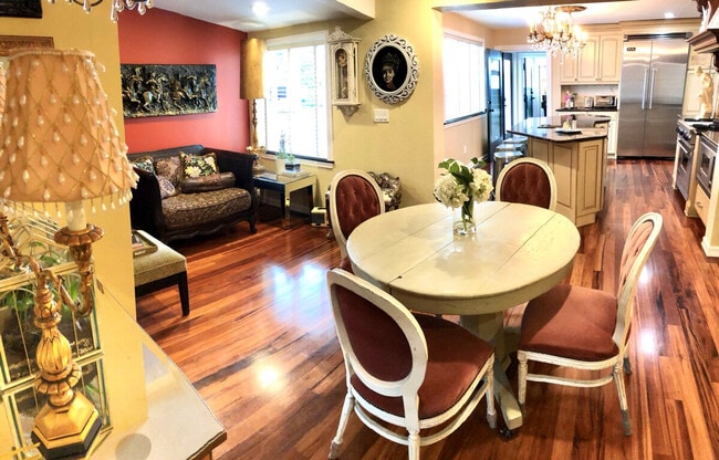 Building Photo - 4028 Beach Dr SW