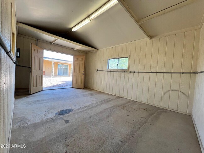 Building Photo - 551 W Gail Dr