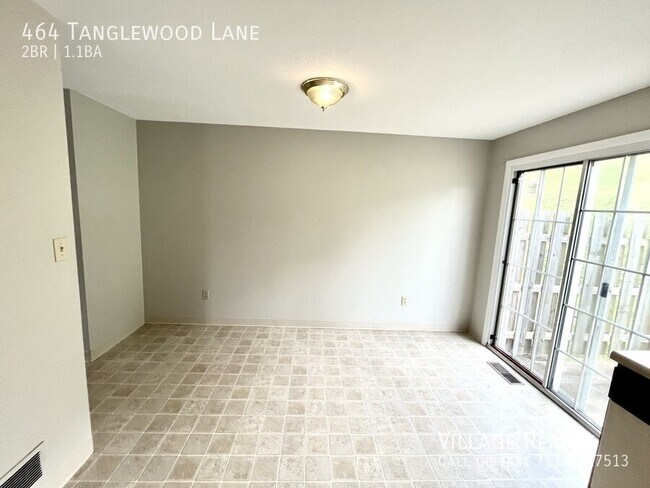 Building Photo - 464 Tanglewood Ln