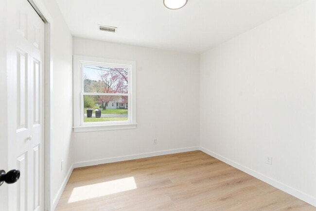 Building Photo - 159 Hazel Dr