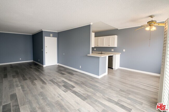 Building Photo - 5349 Newcastle Ave
