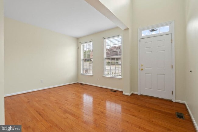 Building Photo - 15433 Leeds Hill Way