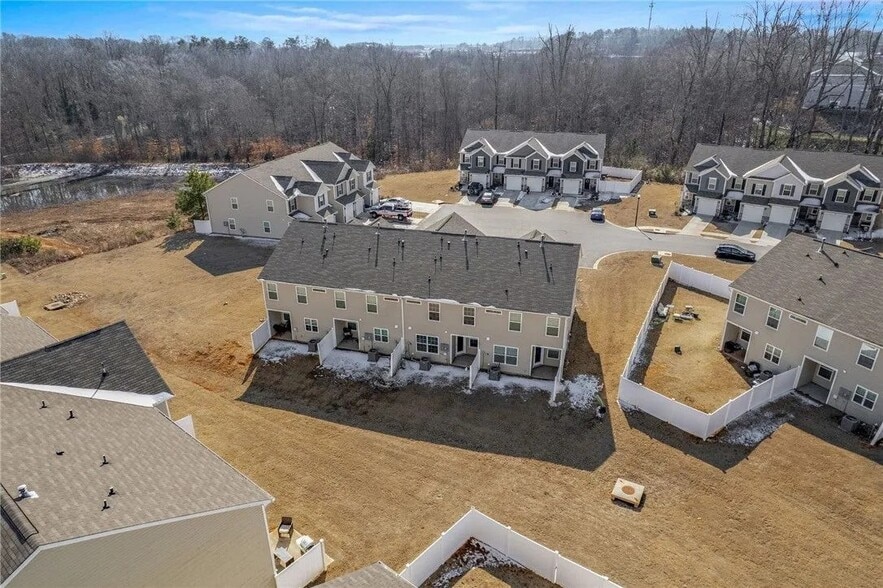 Building Photo - 559 Brasstown Ct