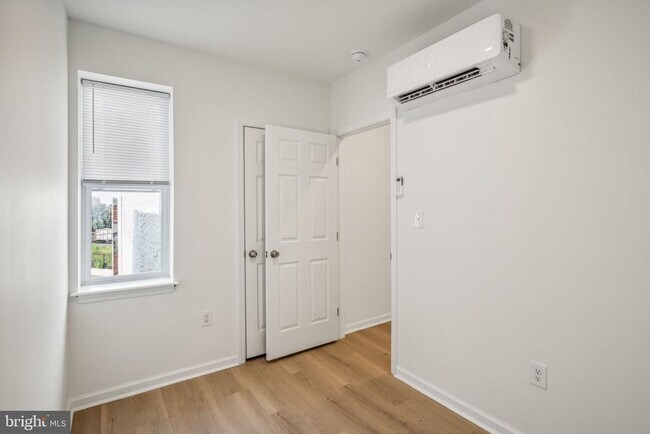 Building Photo - 321 E Lehigh Ave