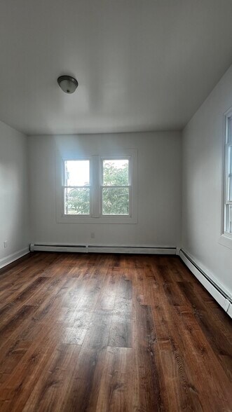 Building Photo - 1002 Chandler Ave