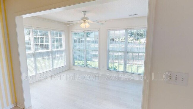 Building Photo - 342 Meadow Pathway Dr