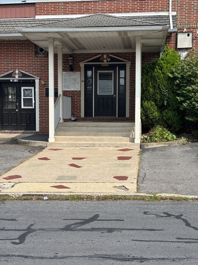 Building Photo - Willow Park Apartments