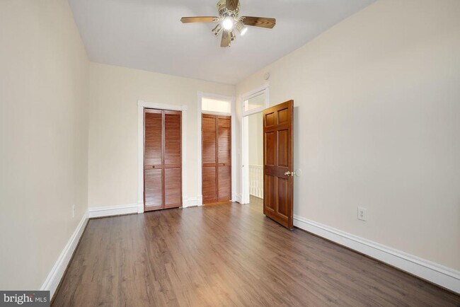 Building Photo - 616 11th St NE