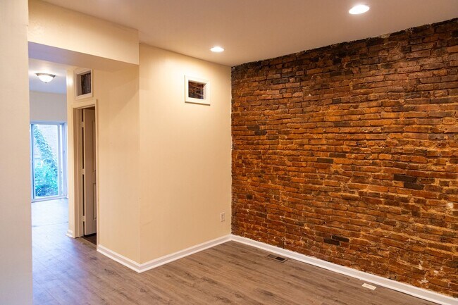Building Photo - 505 Denison St