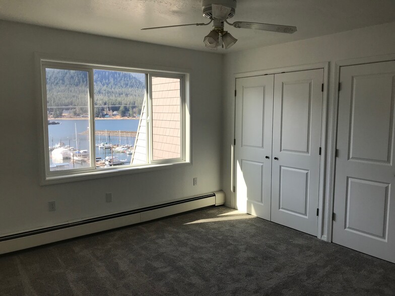 Master bedroom - 1890 Glacier Ave