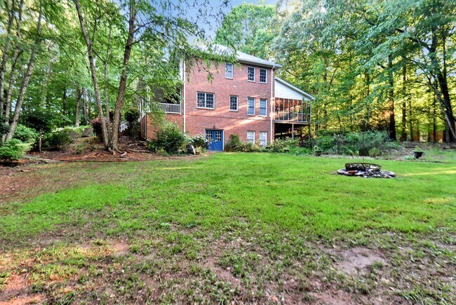 Building Photo - Large, beautiful home in Oconee!