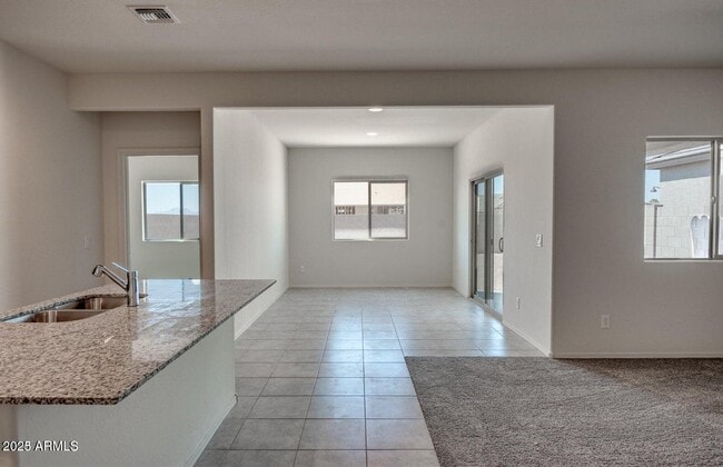 Building Photo - 18091 N Presley Ln