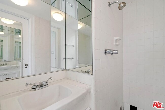 Building Photo - 458 S Citrus Ave