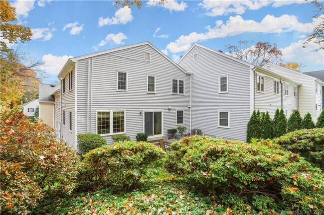 Building Photo - 60 Greenwich Hills Dr