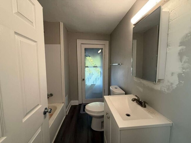 Building Photo - 3 BED 1 BATH BEAUTIFUL HOME IN CLEVELAND!