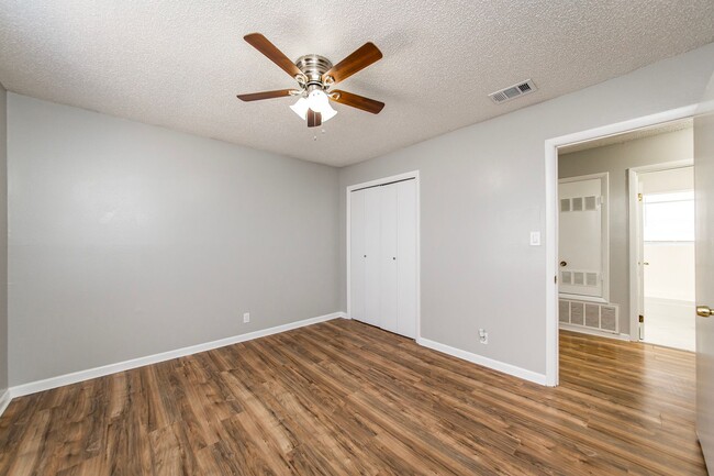 Building Photo - 2 Bedroom Apt. in Prime Location - Newly R...
