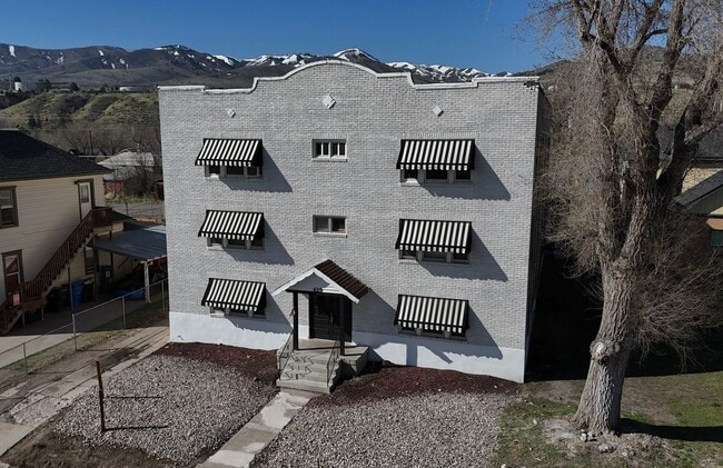 Building Photo - 629 S Main St