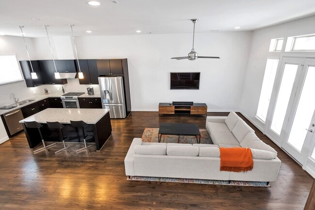 Building Photo - 1221 Bonner St