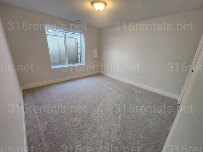 Building Photo - 8729-8731 E Summerside Pl